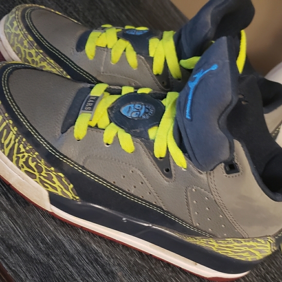 Jordan sneakers - Picture 1 of 5